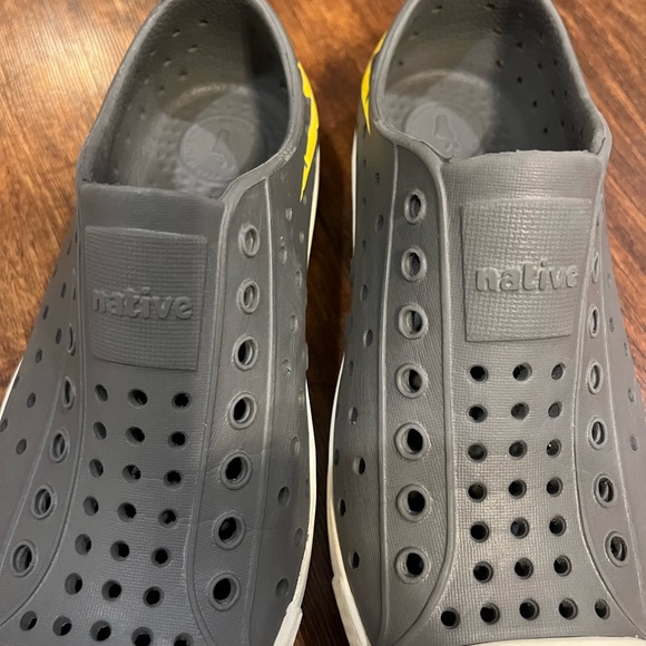 Native Jefferson gray with lightning bolt detail Water Shoes Slip-On - Picture 8 of 13